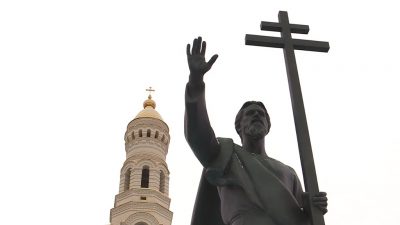 Согласно преданию, святой апостол Андрей Первозванный проповедовал в Скифии и водрузил крест на Киевских горах