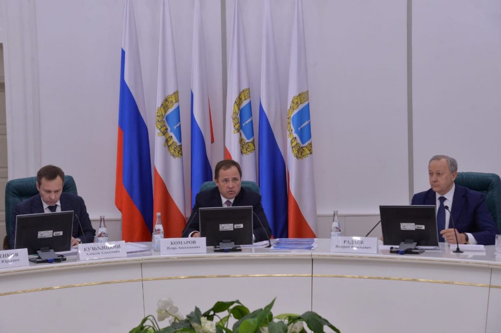 Игорь Комаров в Саратове провел совещание по исполнению Указа Президента России