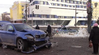 В аварии на Коммунистической пострадали два человека 