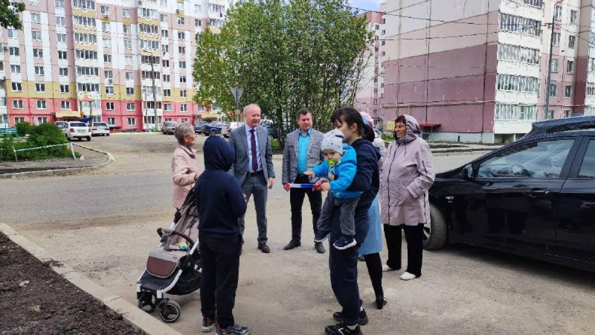 НТМ» — Народное телевидение Мордовии Сергей Вдовин провел выездное  совещание по вопросу благоустройства территорий в Ленинском районе Саранска