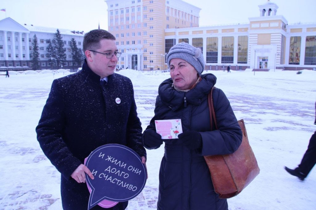 «Жен будет много, а мама — одна». Как матери рушат браки взрослых сыновей